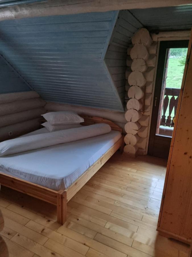 Cabana Haiducului Soveja Ngoại thất bức ảnh